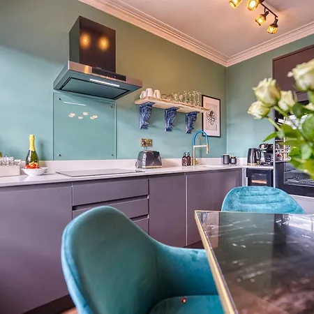 New! Gray's Getaway - Exquisite